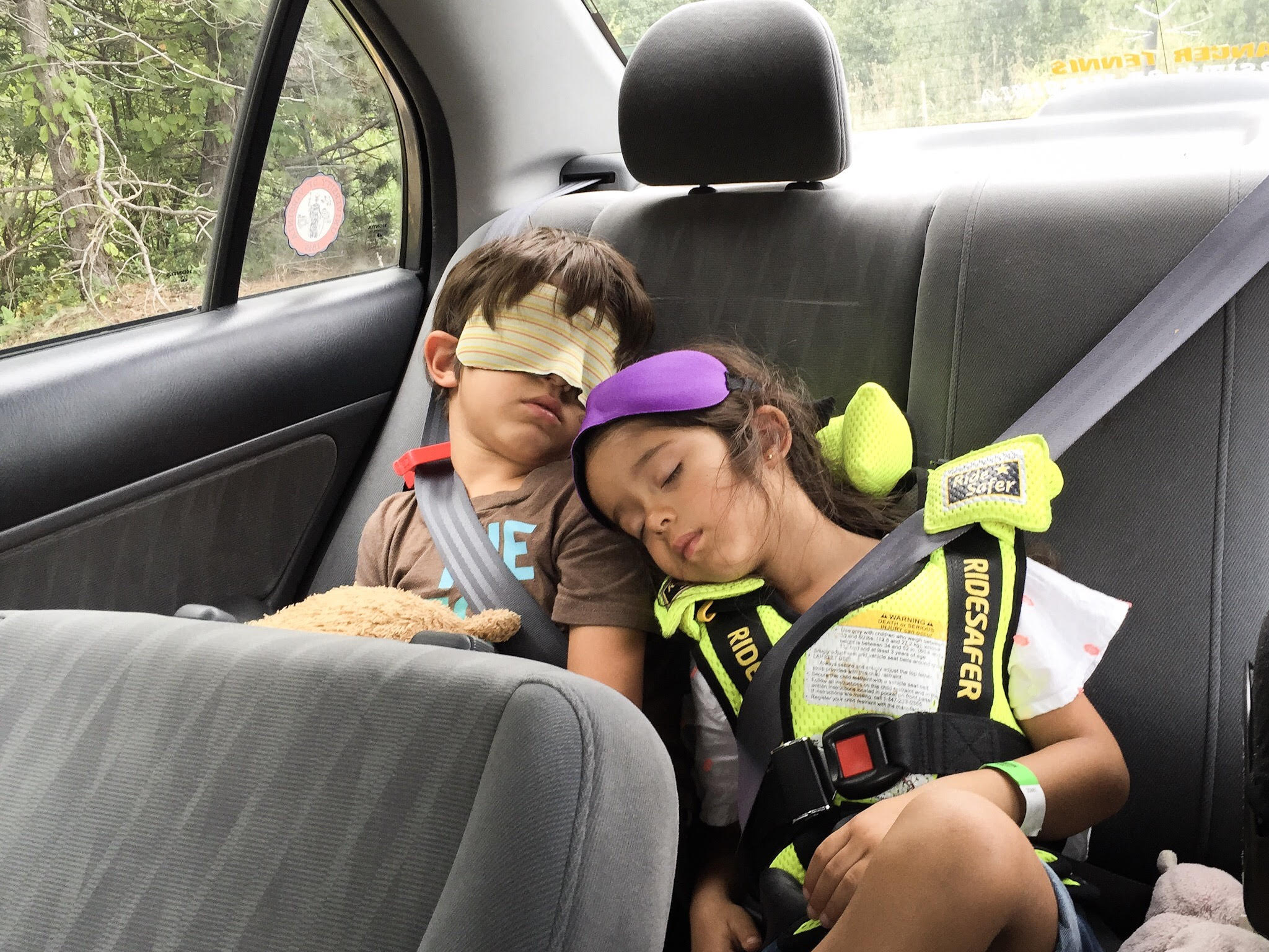 Traveling with Kids? Here are 8 Must-Have Road Trip Essentials! - MomOf6