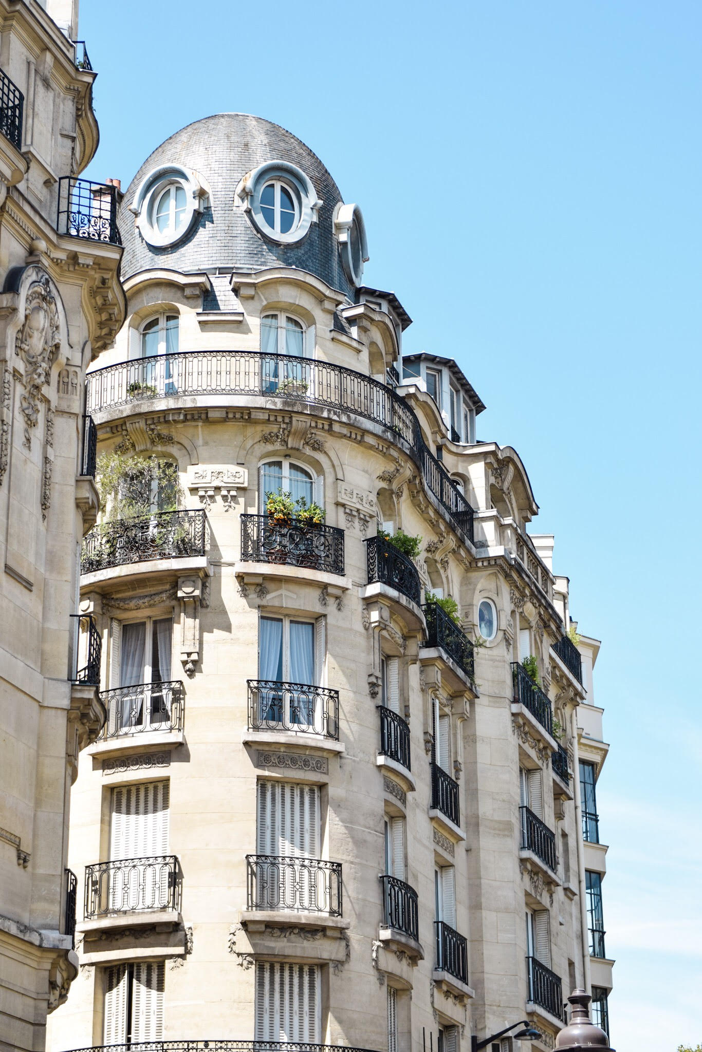 large group accommodations in paris