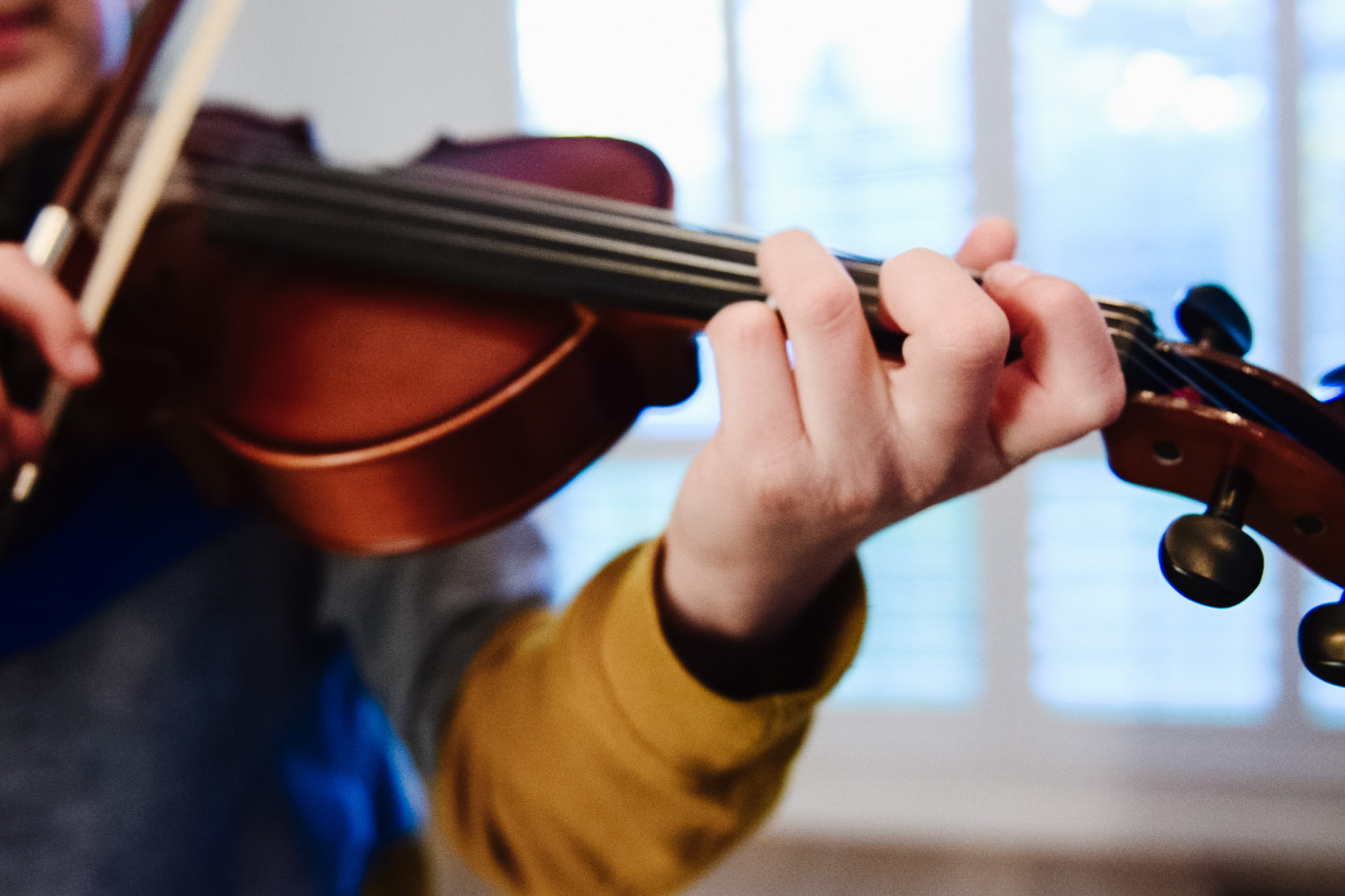 music violin class with kids