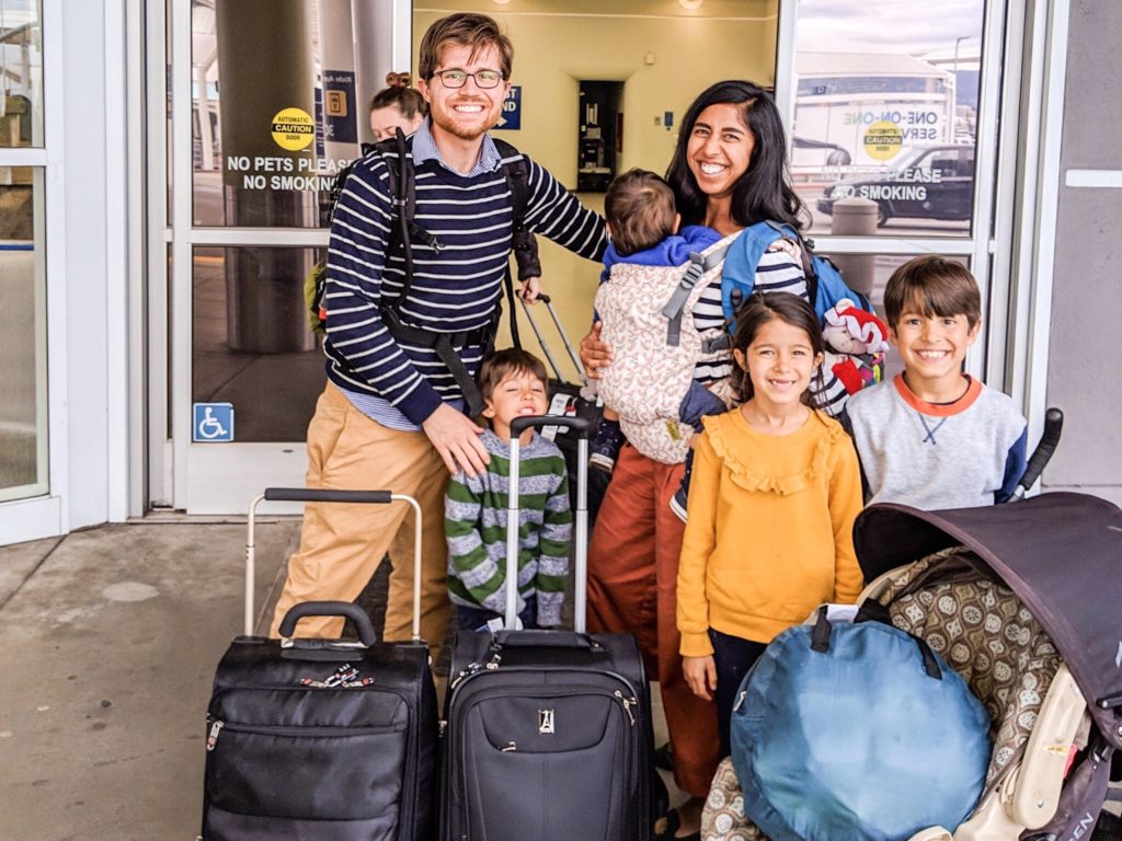 5 TRAVEL ESSENTIALS FOR A FLIGHT WITH KIDS - Kids well traveled